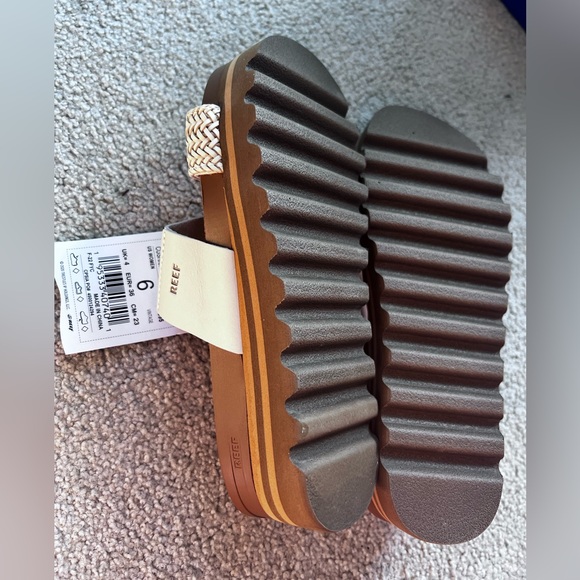 REEF Brand New With tags never worn Reef women’s sandals size 6 - Picture 3 of 5